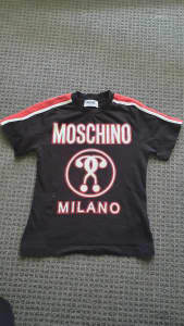 Moschino Size 6 Boys Tshirt ( Authentic)