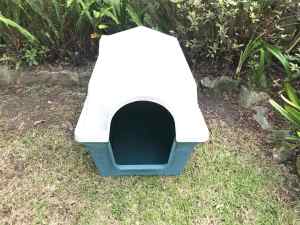 Dog Kennel (medium size)-Clean, as new condition-Delivery negotiable