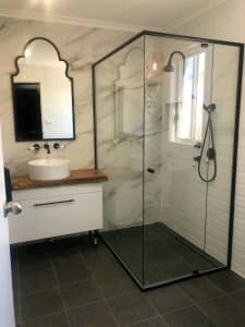 Shower screens, glass splashbacks, mirrors, glass tabletops
