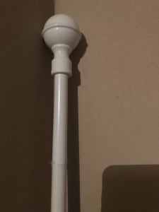 Free curtain rod 1 x White Extendable. 