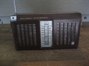 Vintage 1960s National Panasonic R-355 Portable Radio.