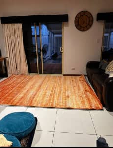 Selling a large New rug - grab a bargain