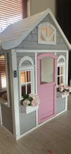 Kids Cubby House in great condition