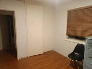 3 cheap Rooms for temp rent no bond 2 weeks adv