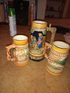 Vintage jug and mugs 