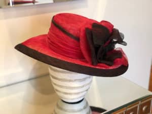 Race day hat By Kasmo Design, brand new