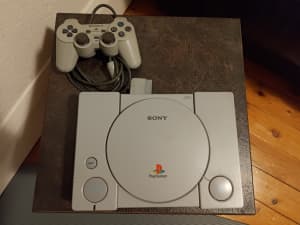 SONY PLAYSTATION 1 CONSOLE, DUALSHOCK CONTROLLER, POWER AND AV CABLES