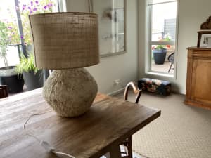 Concrete base table lamp