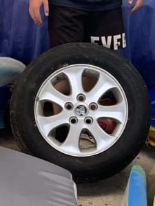 Commodore omega rims and tyres