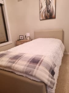 King single electric bed in beautiful condition