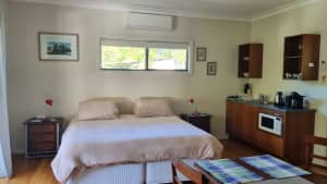 Furnished 2 room granny flat rental in Valla $400 week