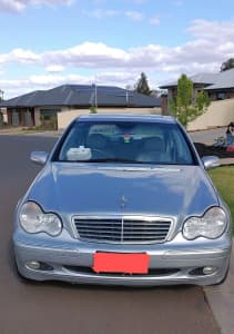 Mercedes Benz c200 2002 in immaculate condition. Quick sale
