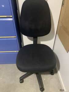 OFFICE/COMPUTER CHAIR