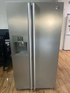 LG 568L Side by side automatic ice water dispenser