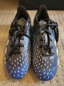 Kids Soccer Shoes/ Boots Size 4