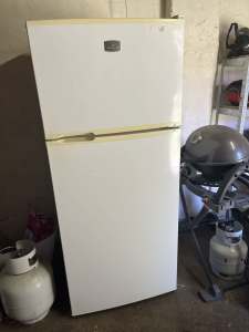 Kelvinator 420L fridge