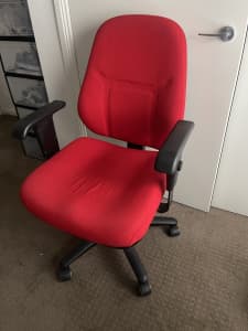 Red desk chair//