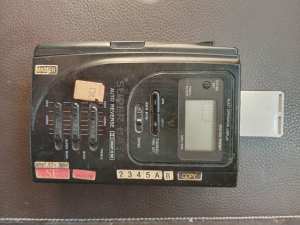 Aiwa walkman. 1990. Stereo cassette/Radio Player.