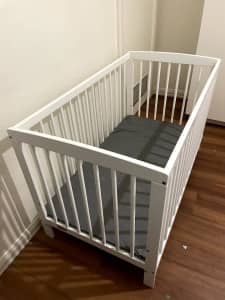 White crib- perfect condition