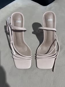 Nude novo heels size 8