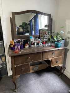 Vanity/Dresser with mirror
