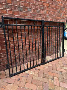2m Double Gates (CAN DELIVER)