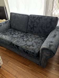 Couch 2 1/2 seater couch
