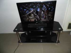 32 LG TV, DVD Player & Glass Stand