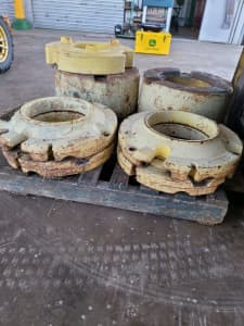 Tractor wheel weights