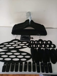 26 customisable velvet hangers and accessories