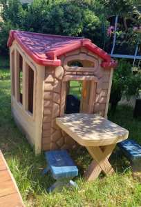 Cubby house with table and stools!- Little Kites