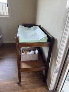 Baby nappy changing table