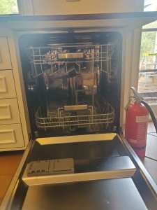 Fisher and Paykel Dishwasher DW60FC1
