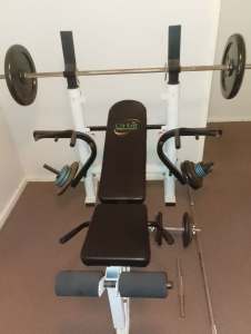 Bench press with 2 weight bars , 2 dumbbell bars and 80kg of weights