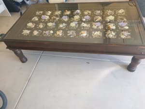 Solid wood decorative glass top table 