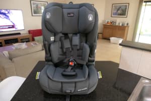 Britax Safe-n-Sound Maxi Guard Car Seat Grey
