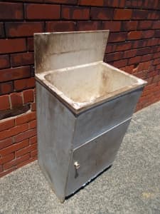 ANTIQUE WASH LAUNDRY TROUGH WITH WOOD CUPBOARD -- VINTAGE 1950/60