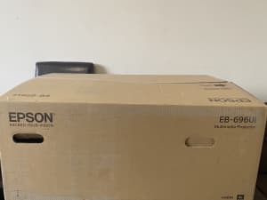 EPSON EB-696Ui Projector 