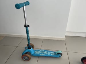 Mini Micro Deluxe 3 Wheel Scooter