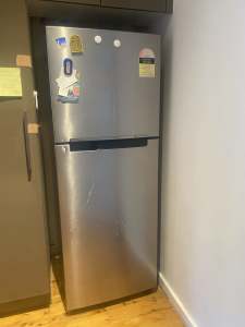 Samsung 320L fridge