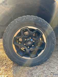 4x wheels 265/65/R17 Toyota