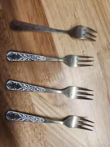 Free - 4x small Thai hand made desert/oyster forks