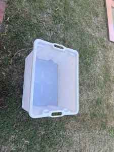 Plastic tub with drain hole