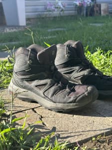 Salomon hiking boot - US 8
