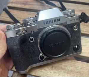 Fujifilm Fuji X-T3 26.1MP Mirrorless Digital Camera Body (Silver)