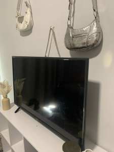 Akai 40 inch smart tv