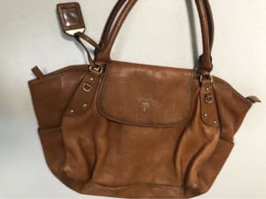 Prada leather bag in beautiful condition