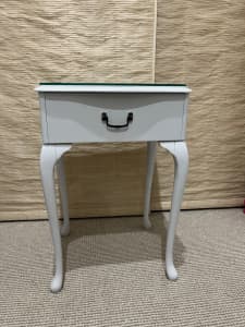 1x Queen Anne Table/Bedside Table