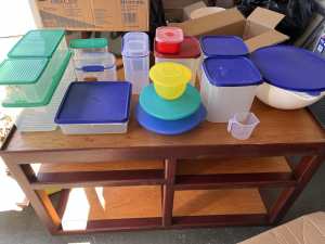 Tupperware/ storage containers