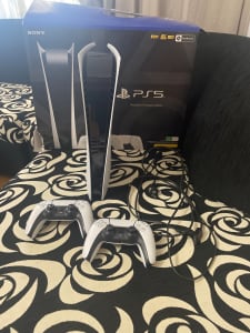 ps5 two controllers in good condition